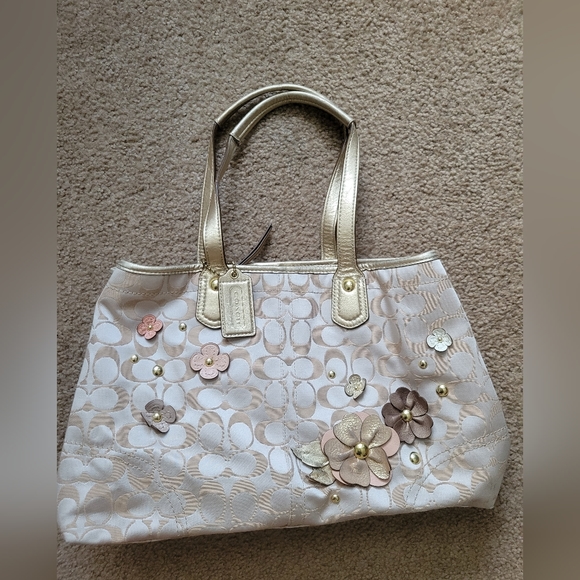 Coach Bag - Picture 5 of 8